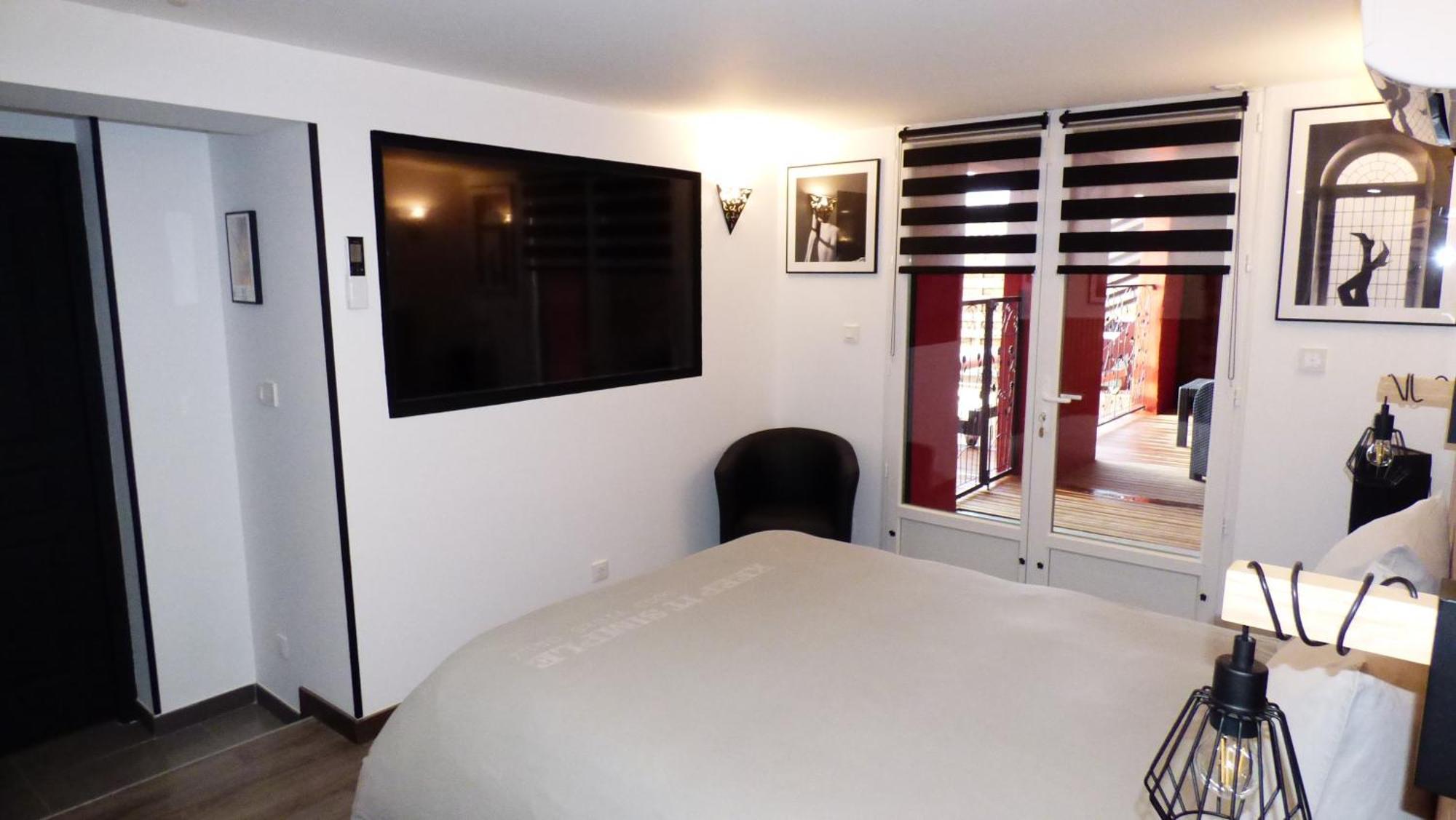 Bed and Breakfast La Colline Aux Yeux Doubs Бом-ле-Дам Экстерьер фото